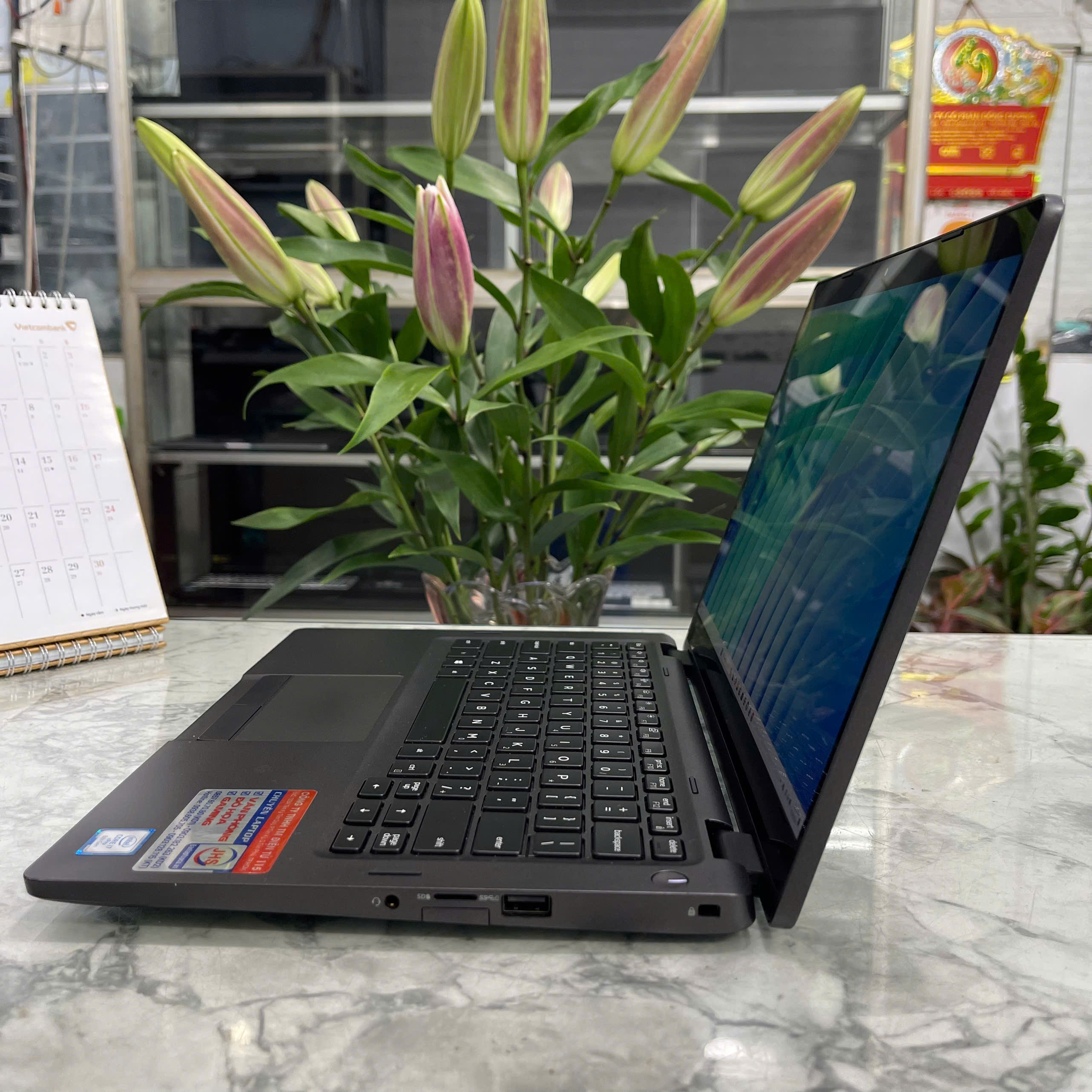 Dell Latitude 5300 2in1 Core I7-8665U Ram 8Gb Ssd 256Gb Màn hình 13.3Inch Fhd IPS Touch Xoay Gập 360º