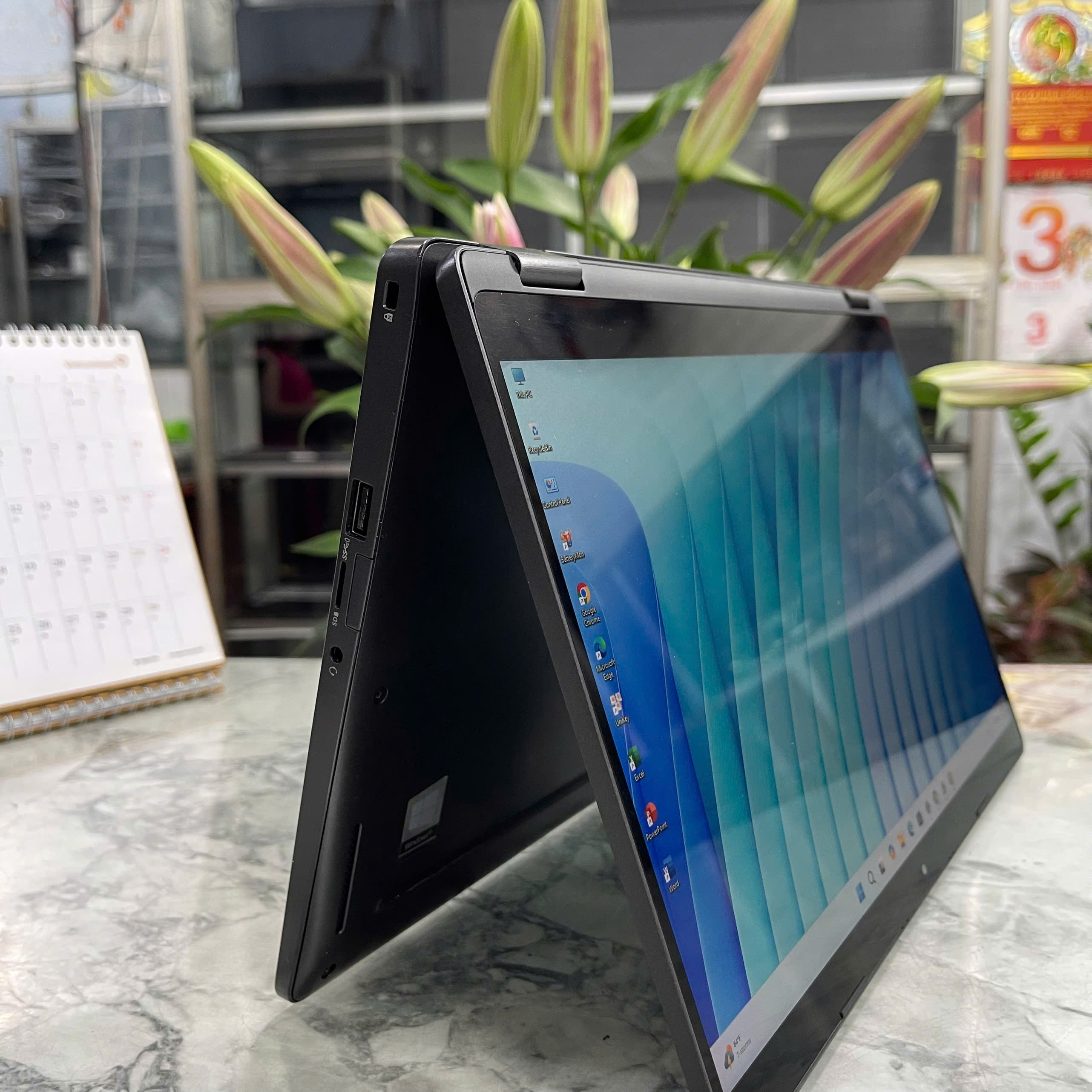 Dell Latitude 5300 2in1 Core I7-8665U Ram 8Gb Ssd 256Gb Màn hình 13.3Inch Fhd IPS Touch Xoay Gập 360º