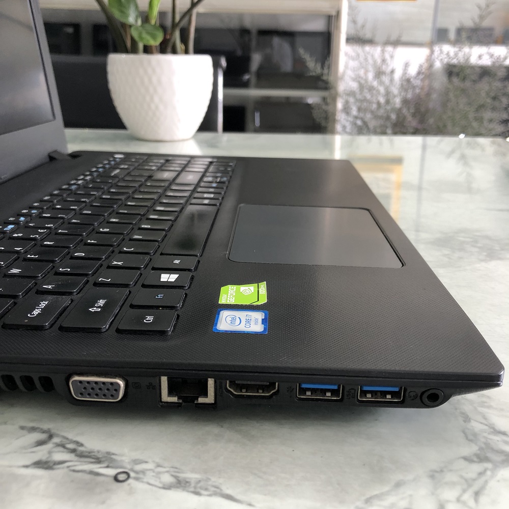 Acer TravelMate P258-MG-71DZ Core i7-6500U Ram 8gb Ssd 256gb Card Nvdia Geforce 920M Màn 15.6'Inch FHD