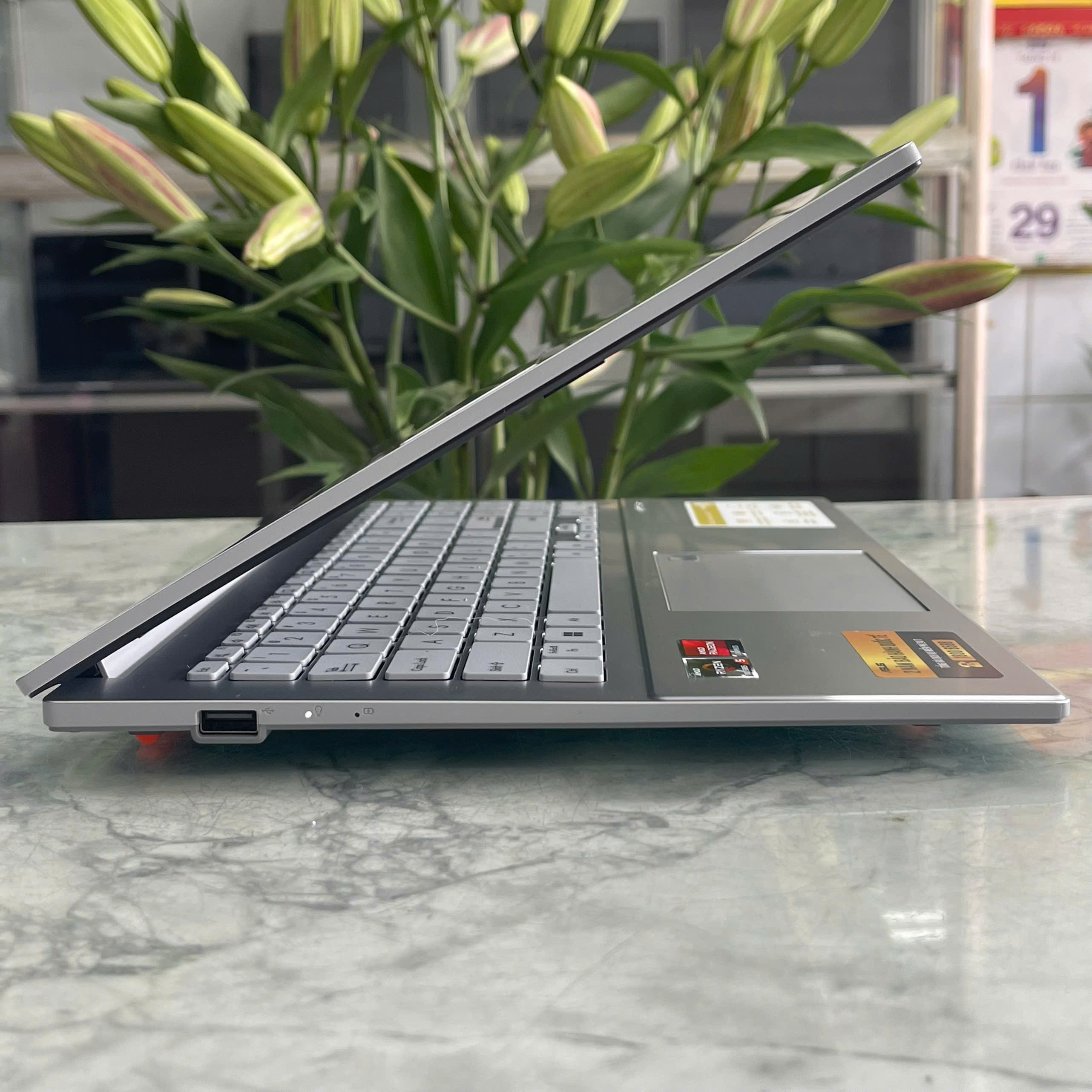 ASUS Vivobook GO E1504FA-NJ776W (MÁY LIKENEW - GÍA TỐT ) Ryzen 5-7220U Ram 16Gb Ssd 512Gb Màn Hình 15.6''Inch Fhd IPS