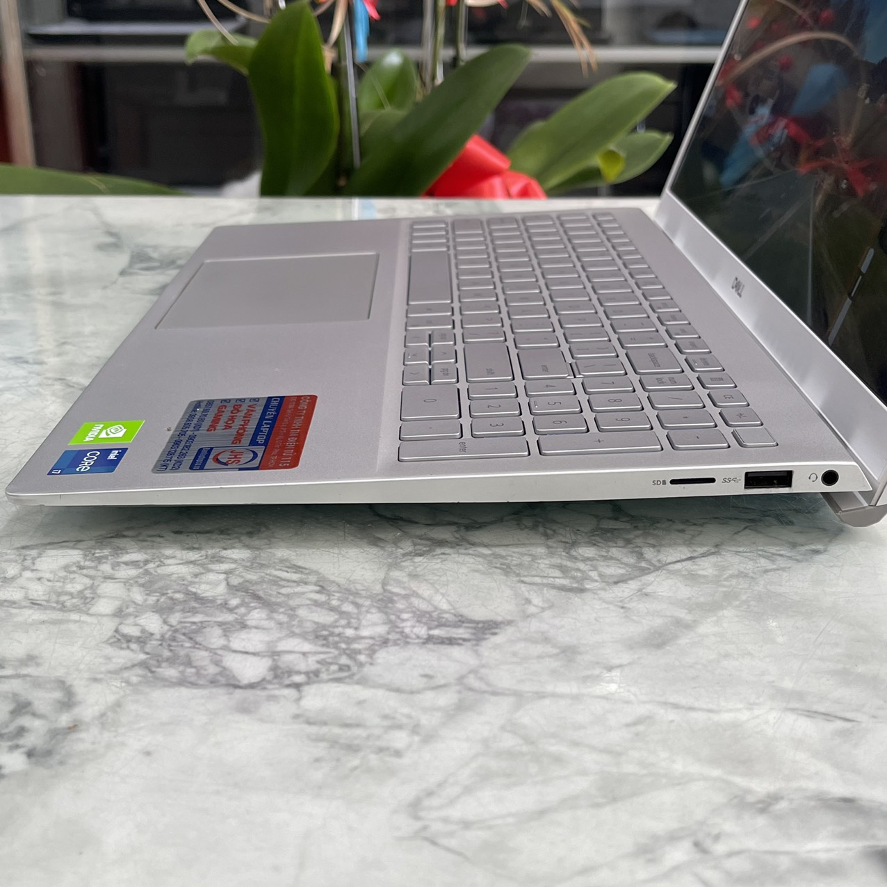 Dell Inspiron 5502 Core I7-1165G7 Ram 16gb Ssd 512gb Card MX330 2GB Màn Hình 15.6'' Fhd IPS