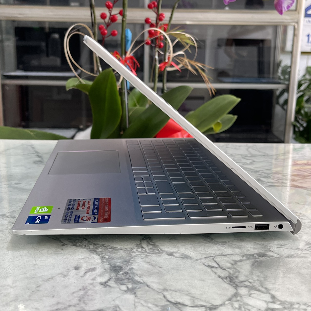 Dell Inspiron 5502 Core I7-1165G7 Ram 16gb Ssd 512gb Card MX330 2GB Màn Hình 15.6'' Fhd IPS