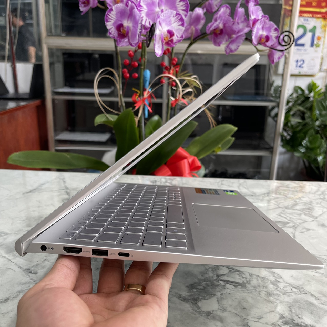 Dell Inspiron 5502 Core I7-1165G7 Ram 16gb Ssd 512gb Card MX330 2GB Màn Hình 15.6'' Fhd IPS