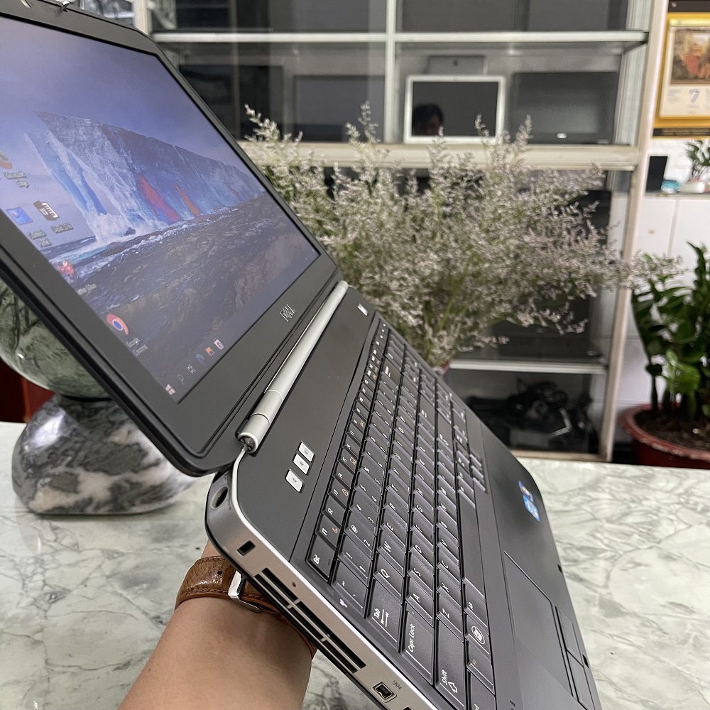 Dell Latitude E5520 Core I5-2520M Ram 4gb Ssd 128gb  Màn 15.6″ Inch