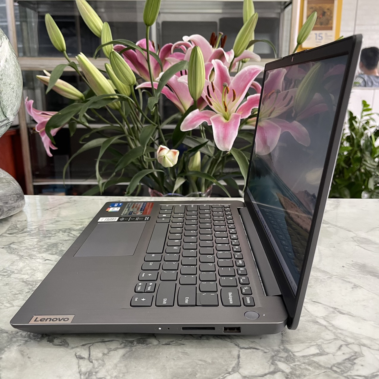 Lenovo Ideapad 3 14ITL6 (82H7009JSB) Máy LikeNew  Core I5-1135G7 Ram 8gb Ssd 512gb Màn Hình 14.0'' FullHD IPS